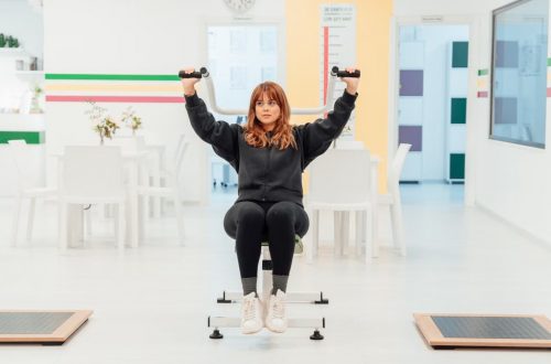 A woman exercising with weights indoors at a fitness facility in Yalova, Türkiye.